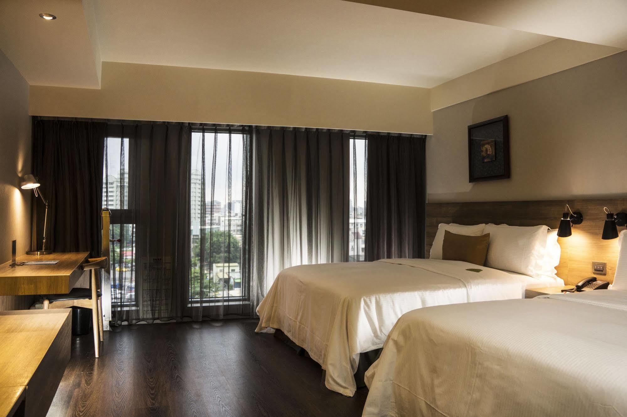 Отель Just Sleep Kaohsiung Zhongzheng Экстерьер фото