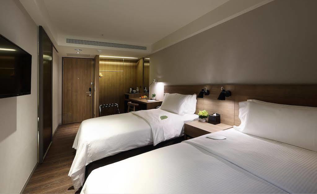 Отель Just Sleep Kaohsiung Zhongzheng Экстерьер фото